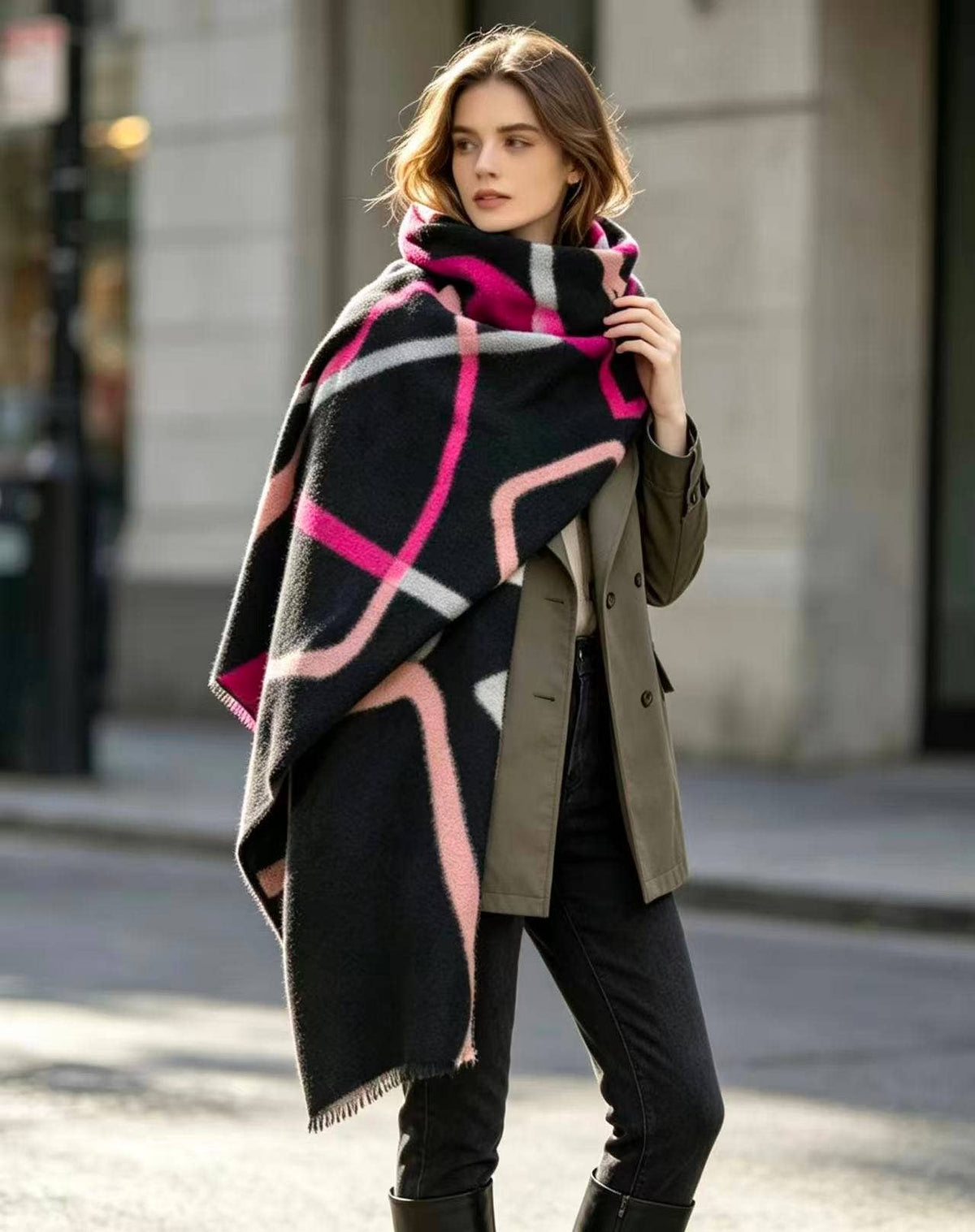 Women's scarf with abstract geometric pattern, fringe: Black
