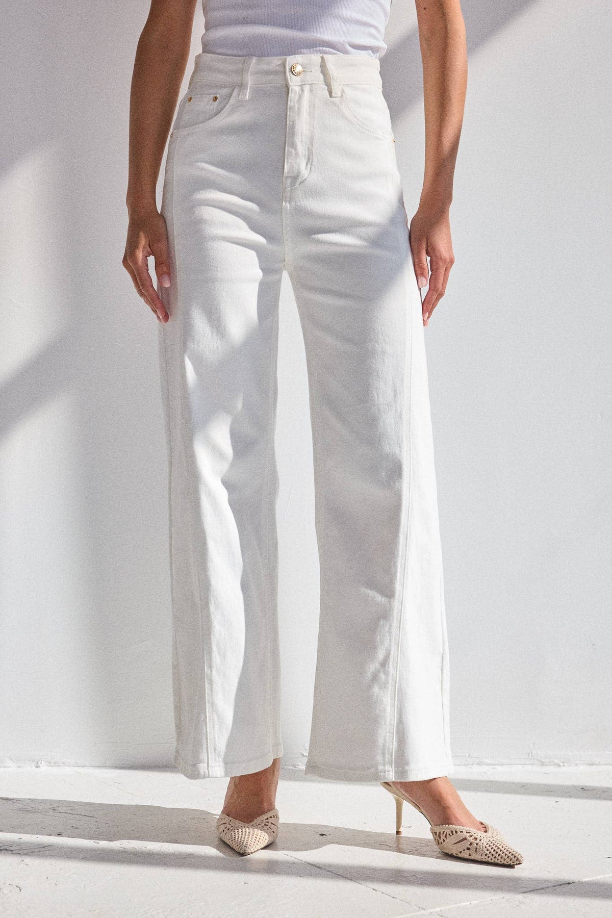 Hvite jeans med vide ben