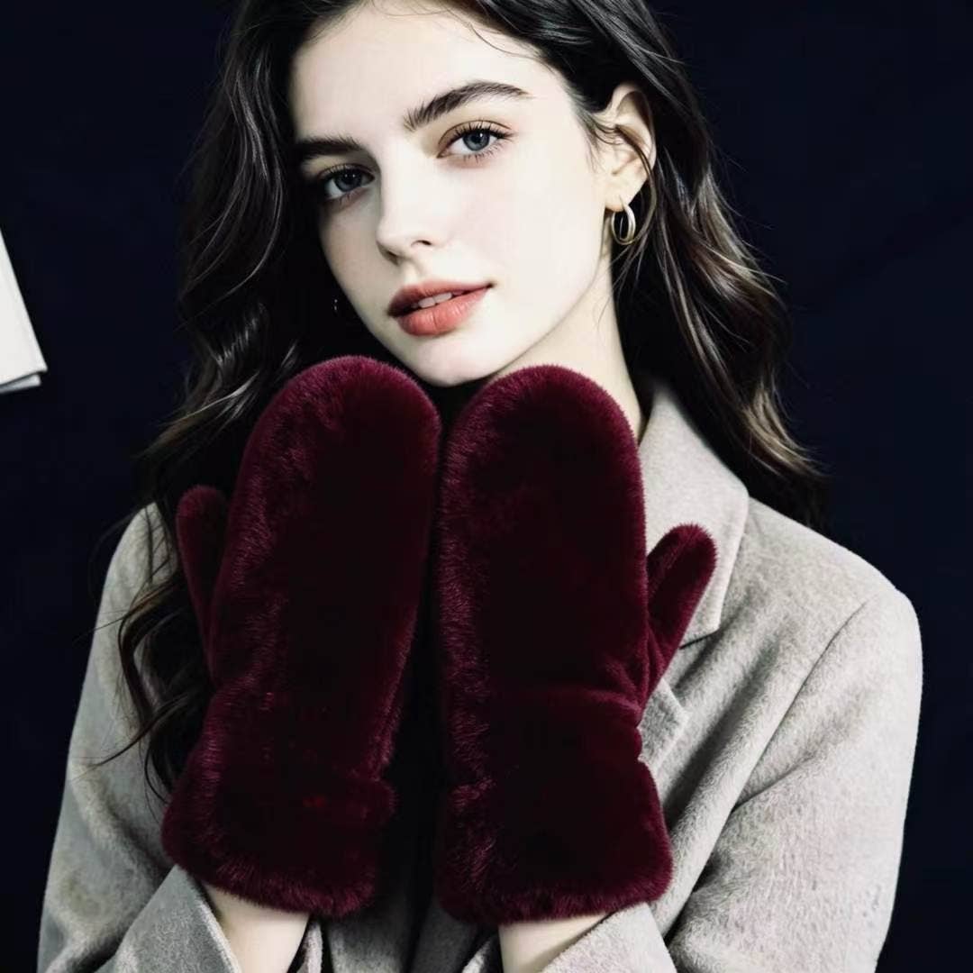 Soft and fluffy mittens: Taupe