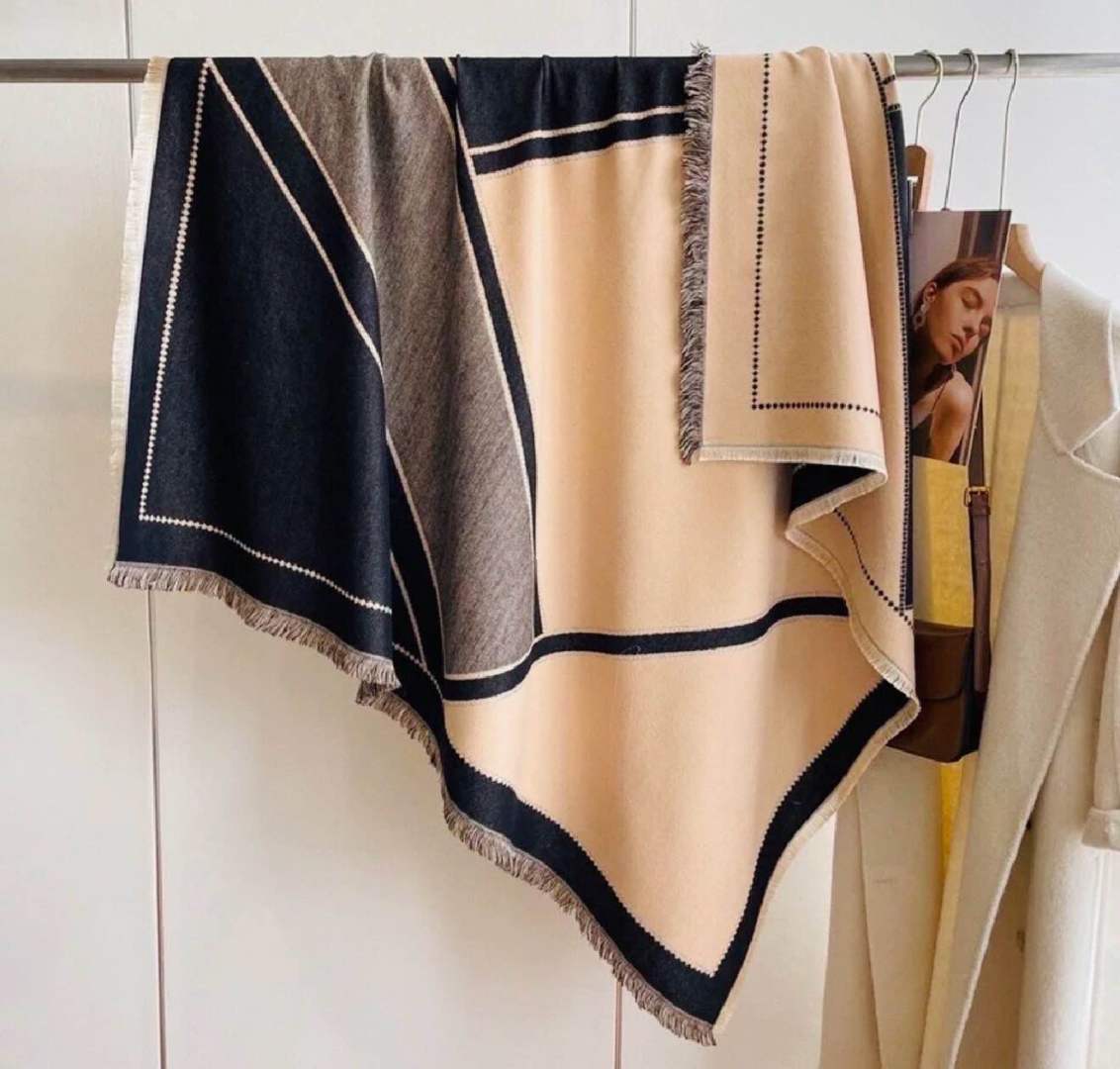 Large square shawl with geometric motifs: Black/camel / YOU