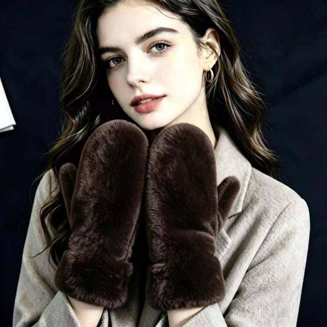 Soft and fluffy mittens: Taupe