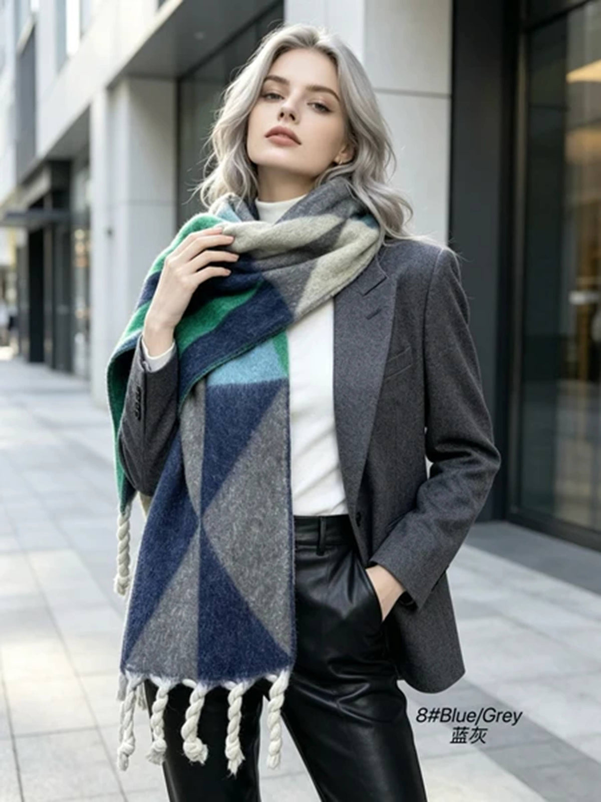 Women's scarf with triangular pattern, thick braided fringes: Rouge