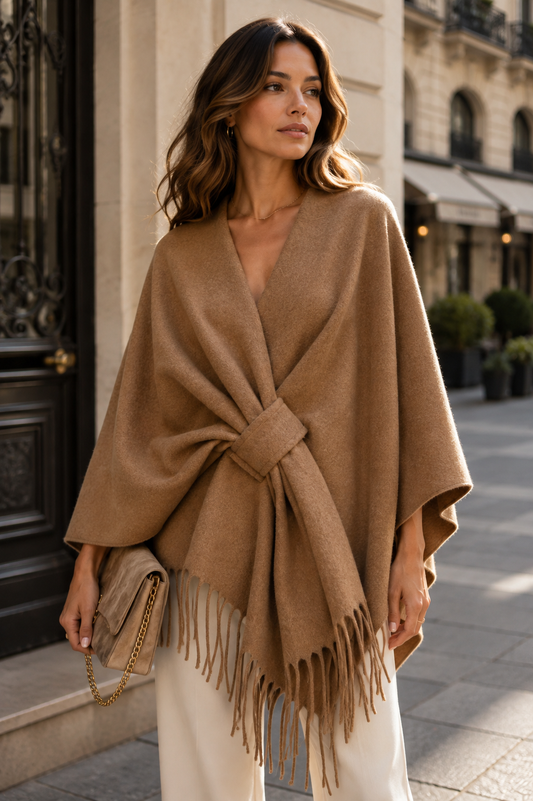 Poncho med frynser og feste I front: Camel / one size